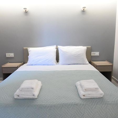 Pirgos Deluxe Apartment - Private Parking กิสเซมอส ภายนอก รูปภาพ