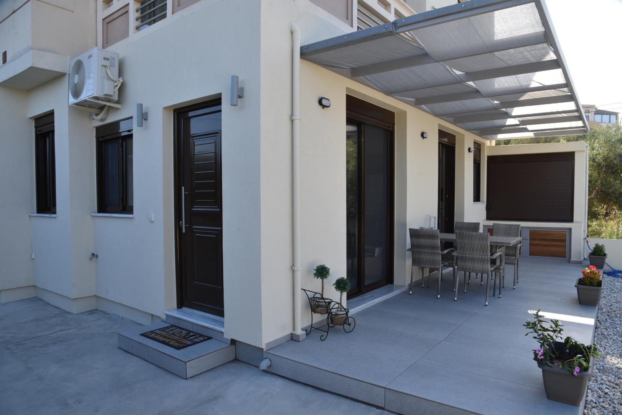 Pirgos Deluxe Apartment - Private Parking กิสเซมอส ภายนอก รูปภาพ