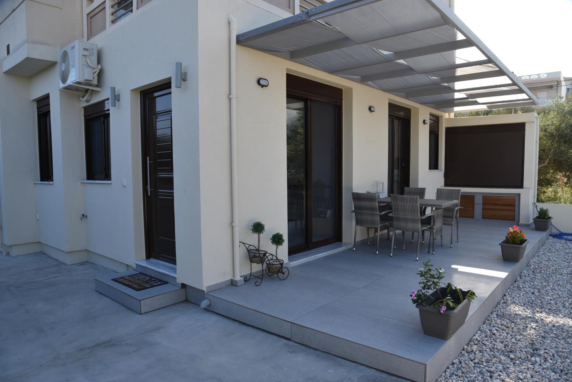 Pirgos Deluxe Apartment - Private Parking กิสเซมอส ภายนอก รูปภาพ