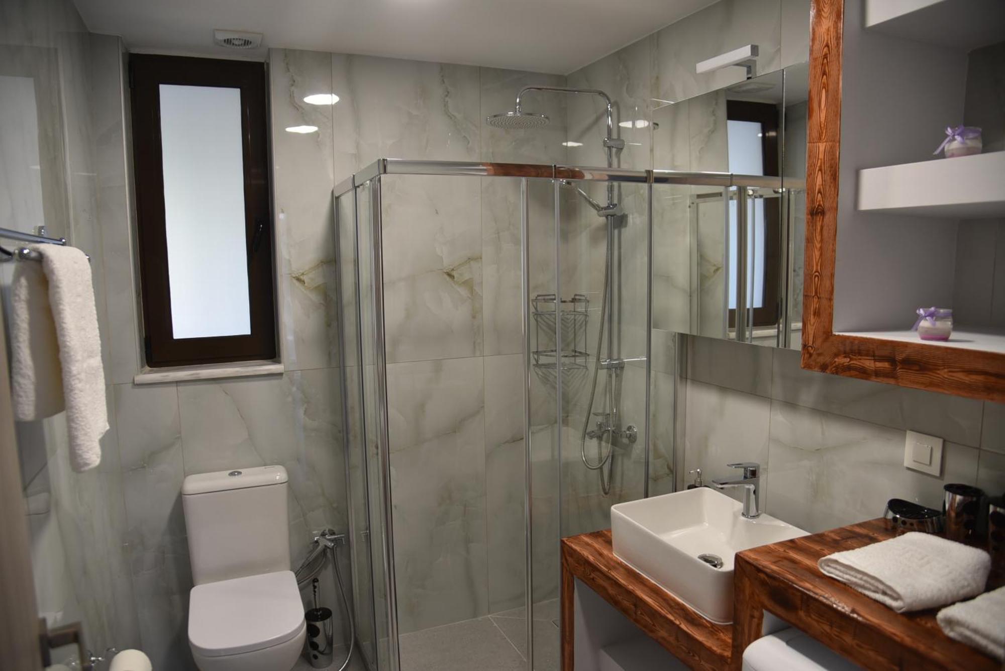 Pirgos Deluxe Apartment - Private Parking กิสเซมอส ภายนอก รูปภาพ