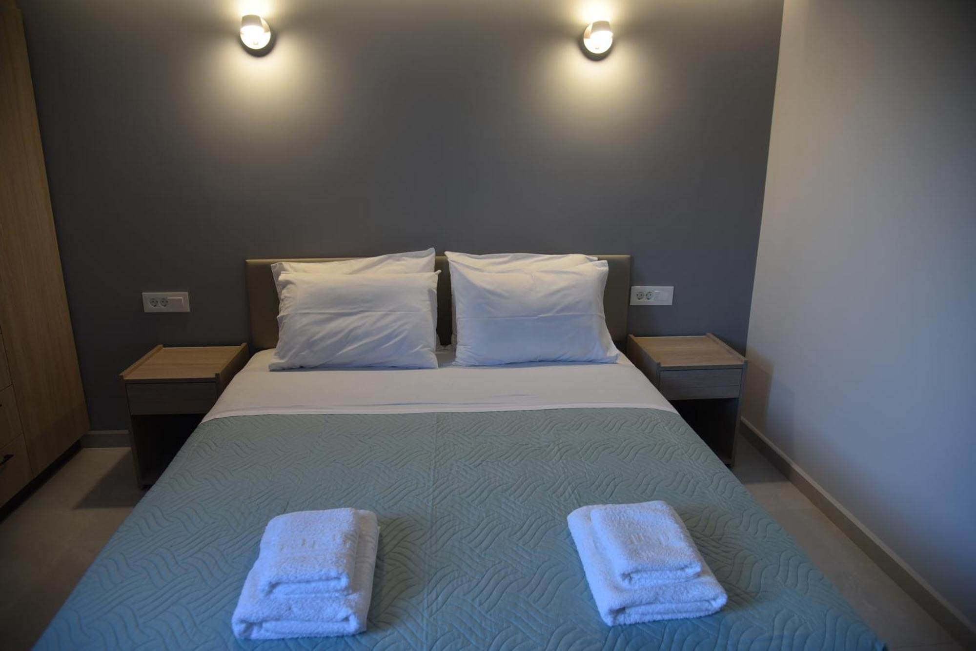 Pirgos Deluxe Apartment - Private Parking กิสเซมอส ภายนอก รูปภาพ