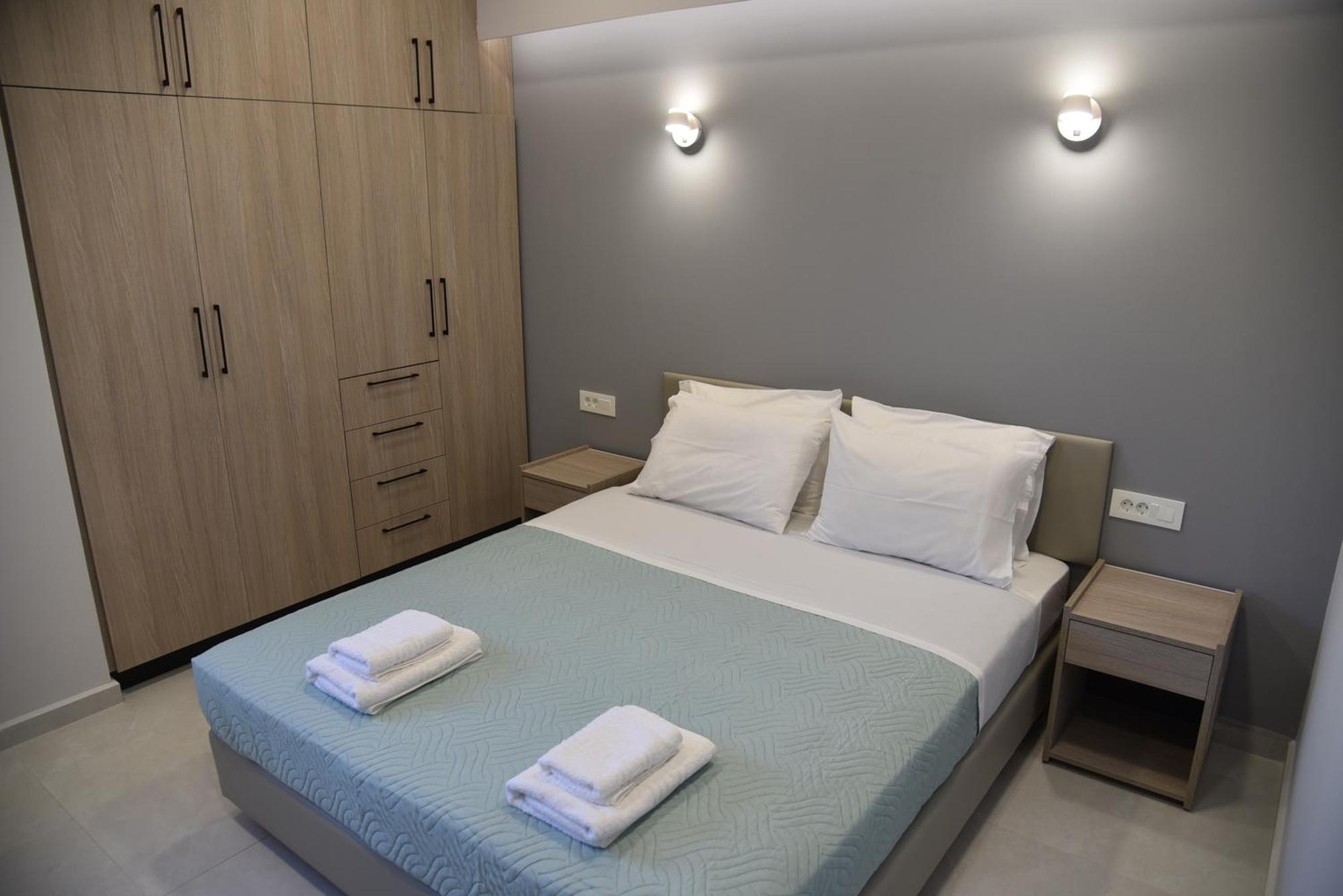 Pirgos Deluxe Apartment - Private Parking กิสเซมอส ภายนอก รูปภาพ