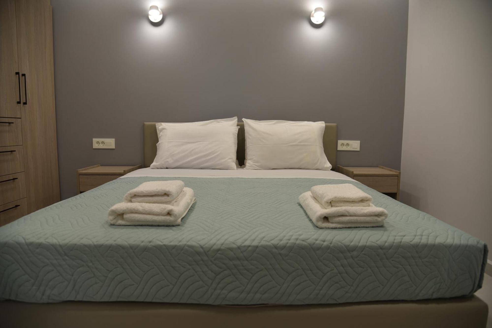Pirgos Deluxe Apartment - Private Parking กิสเซมอส ภายนอก รูปภาพ