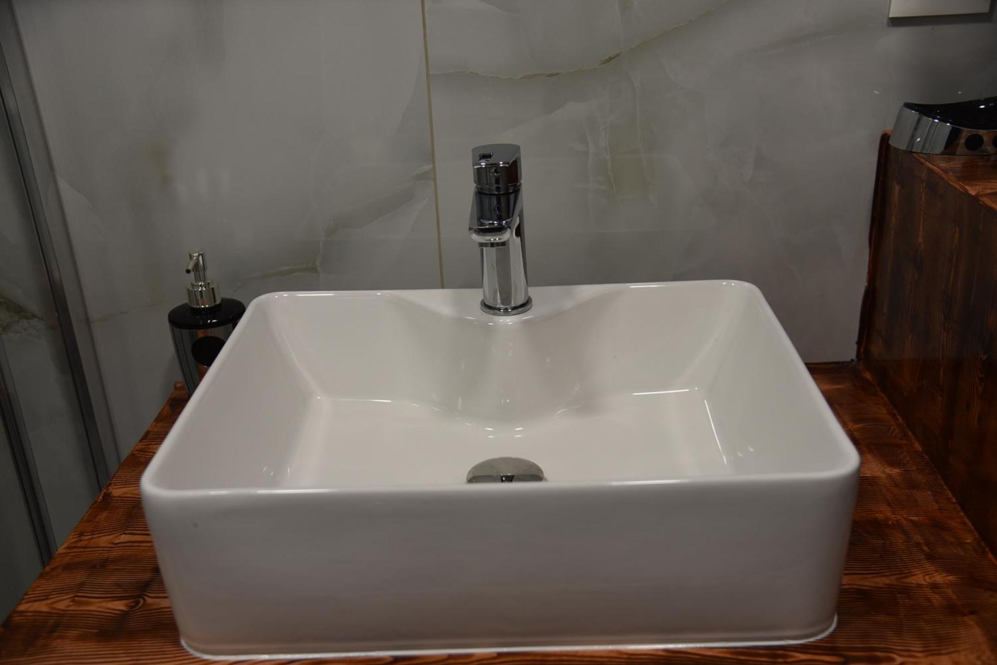 Pirgos Deluxe Apartment - Private Parking กิสเซมอส ภายนอก รูปภาพ