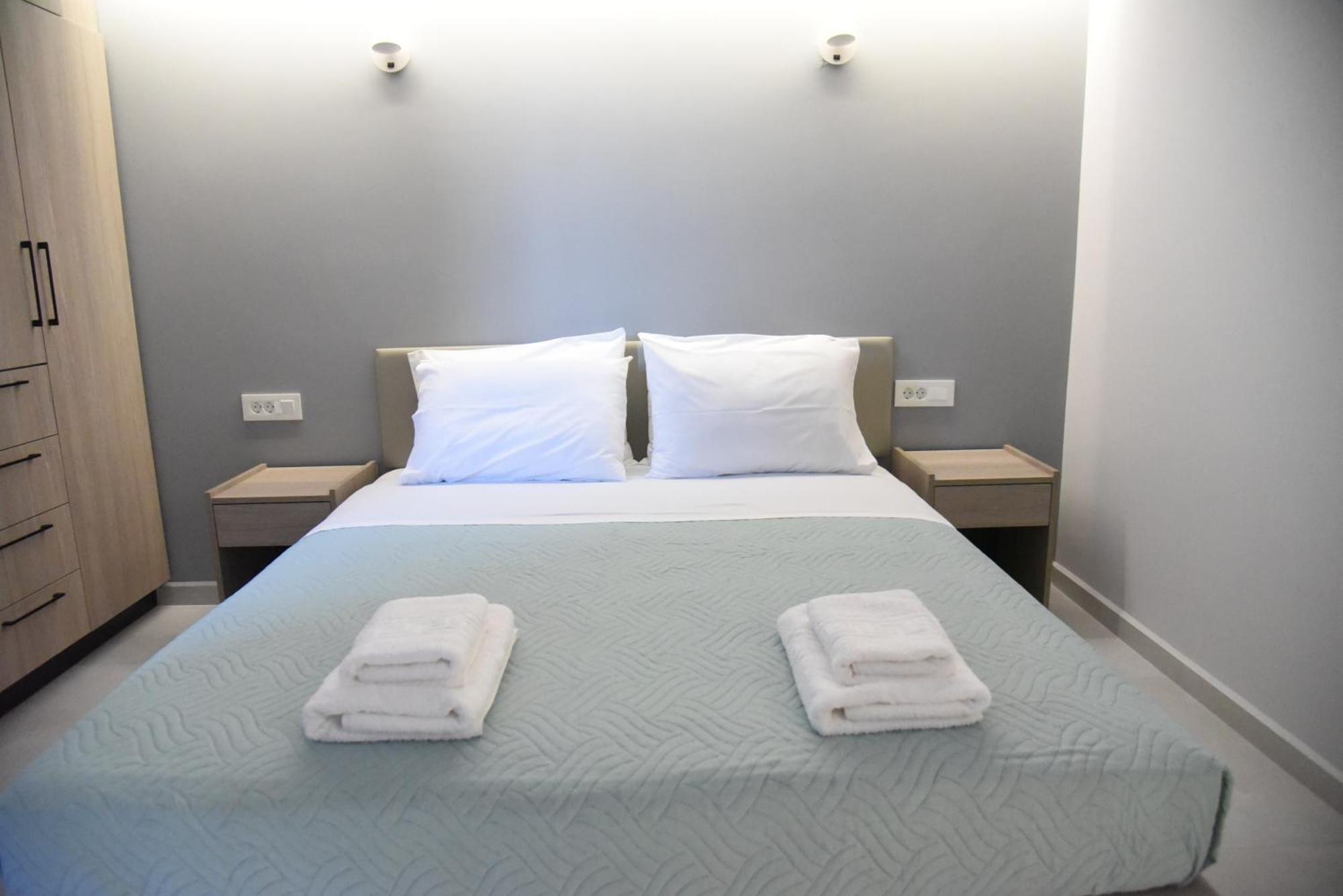Pirgos Deluxe Apartment - Private Parking กิสเซมอส ภายนอก รูปภาพ