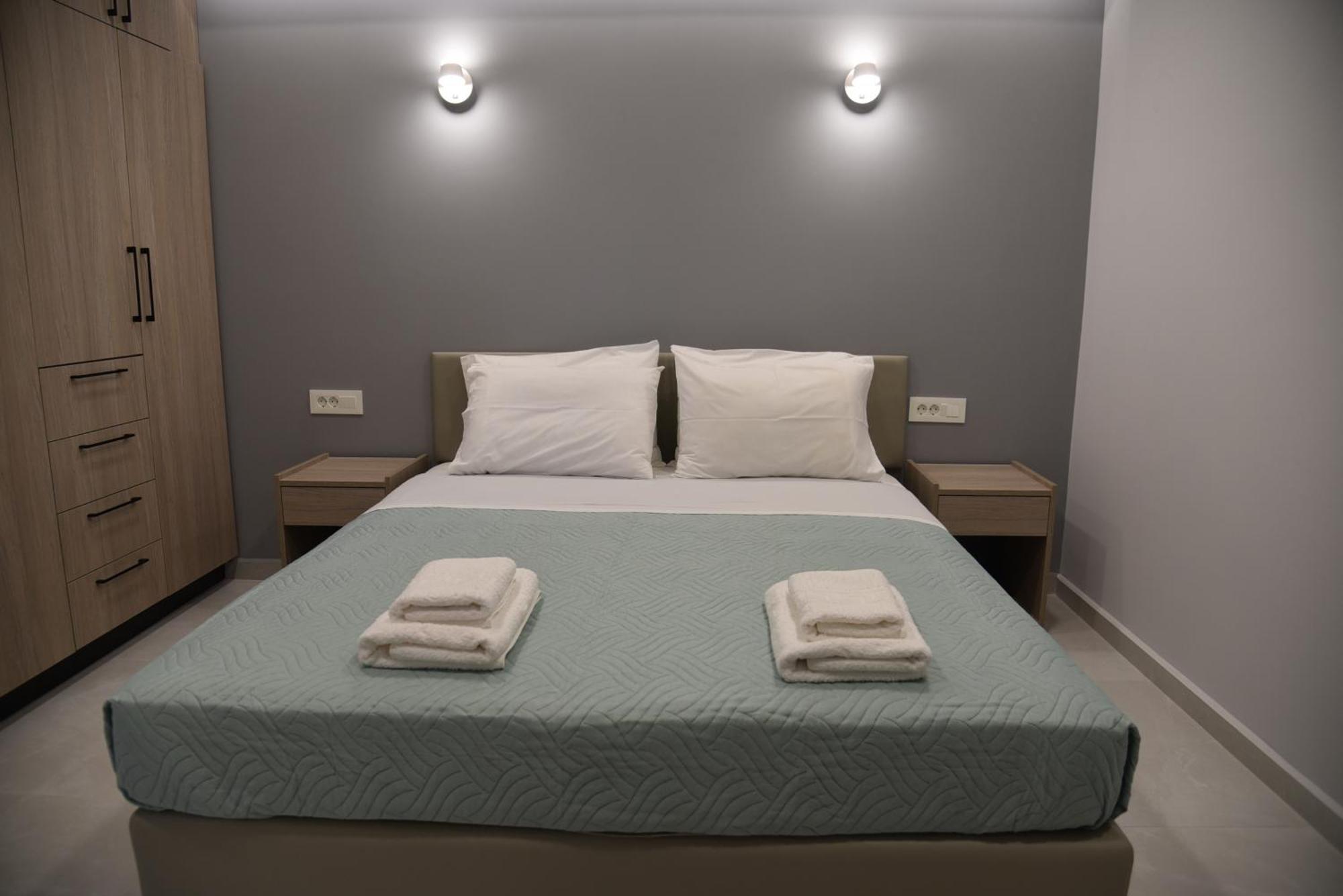 Pirgos Deluxe Apartment - Private Parking กิสเซมอส ภายนอก รูปภาพ