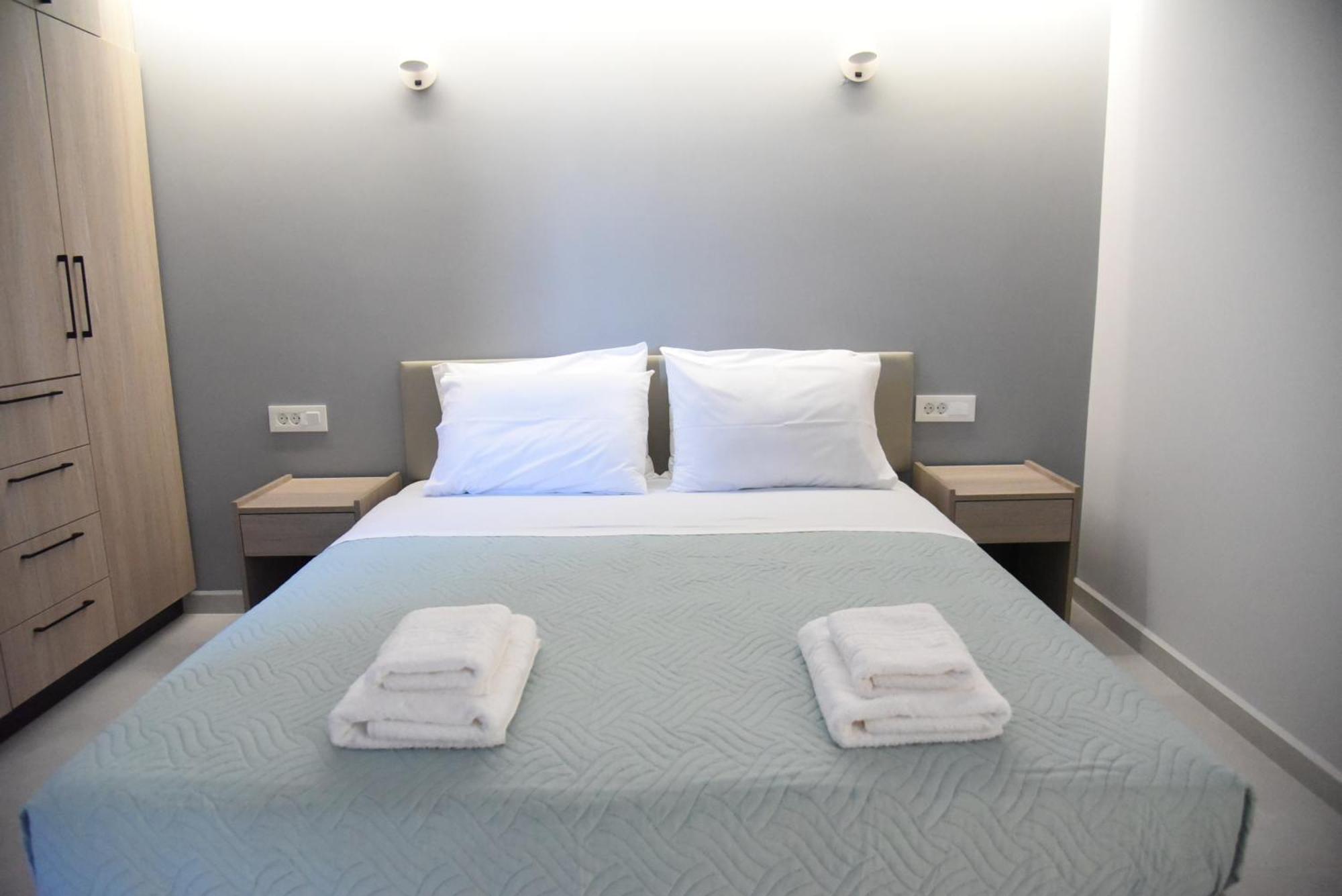 Pirgos Deluxe Apartment - Private Parking กิสเซมอส ภายนอก รูปภาพ