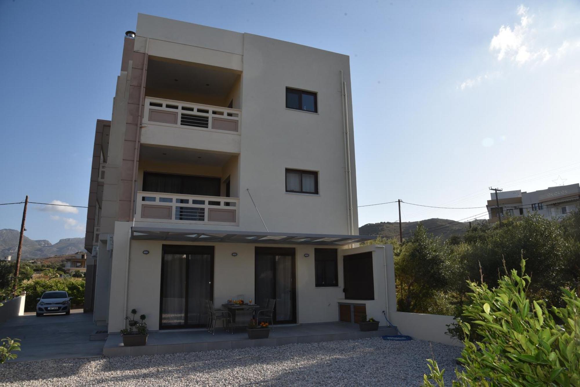 Pirgos Deluxe Apartment - Private Parking กิสเซมอส ภายนอก รูปภาพ