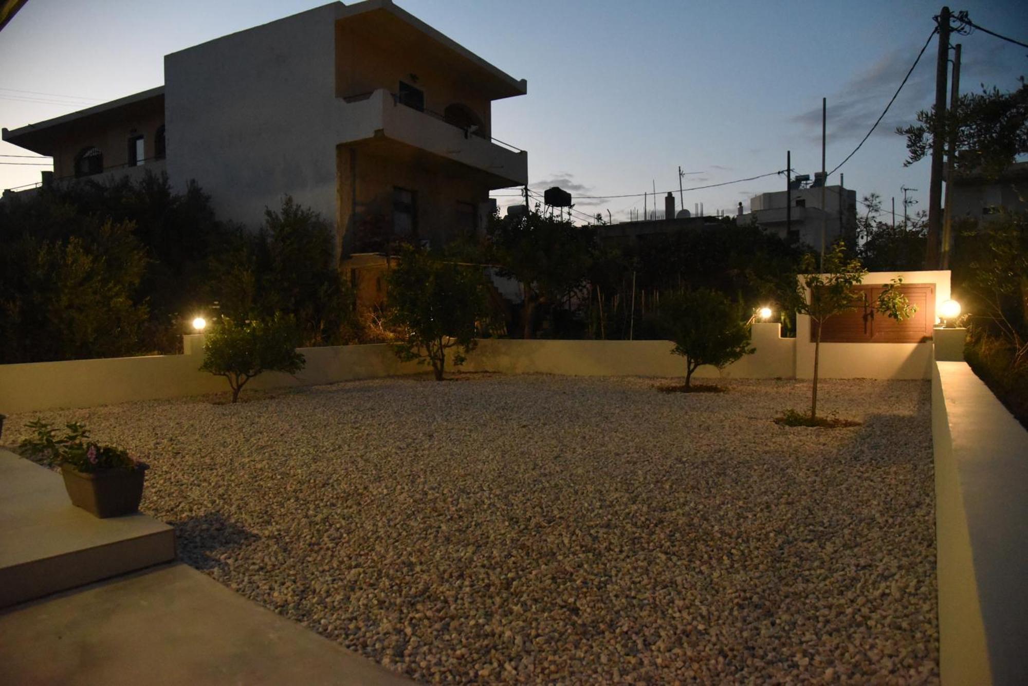 Pirgos Deluxe Apartment - Private Parking กิสเซมอส ภายนอก รูปภาพ