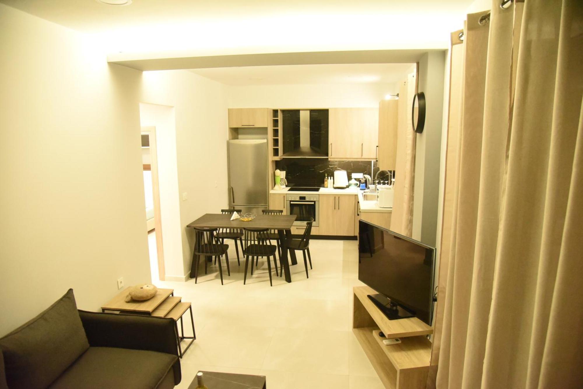 Pirgos Deluxe Apartment - Private Parking กิสเซมอส ภายนอก รูปภาพ