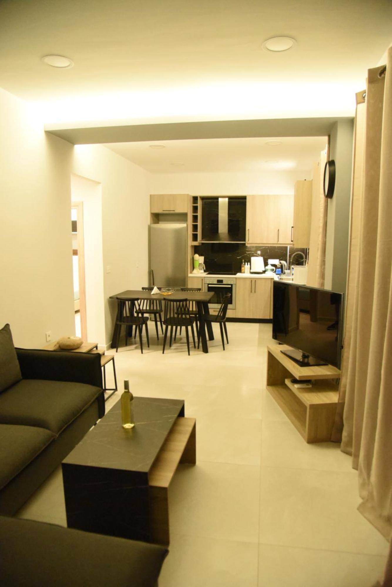 Pirgos Deluxe Apartment - Private Parking กิสเซมอส ภายนอก รูปภาพ