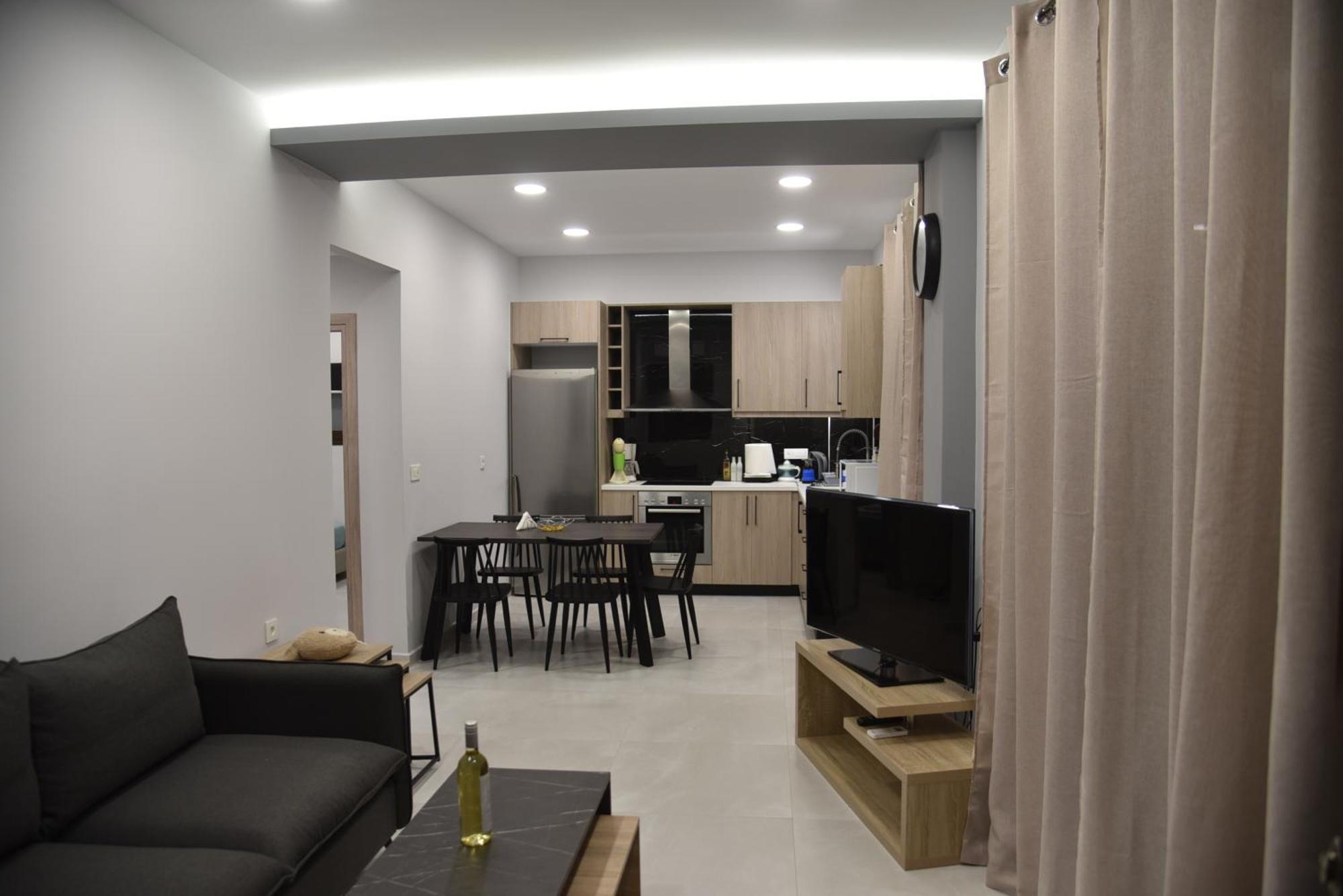 Pirgos Deluxe Apartment - Private Parking กิสเซมอส ภายนอก รูปภาพ