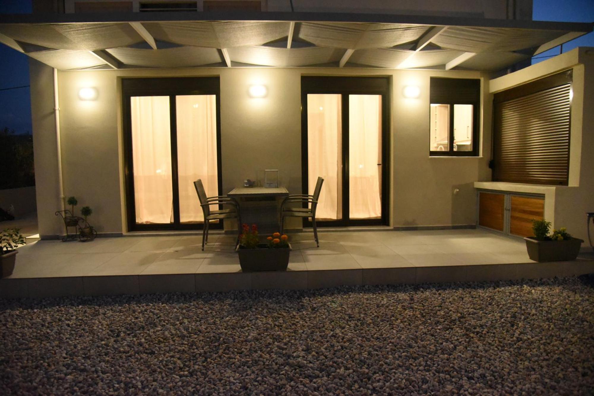 Pirgos Deluxe Apartment - Private Parking กิสเซมอส ภายนอก รูปภาพ
